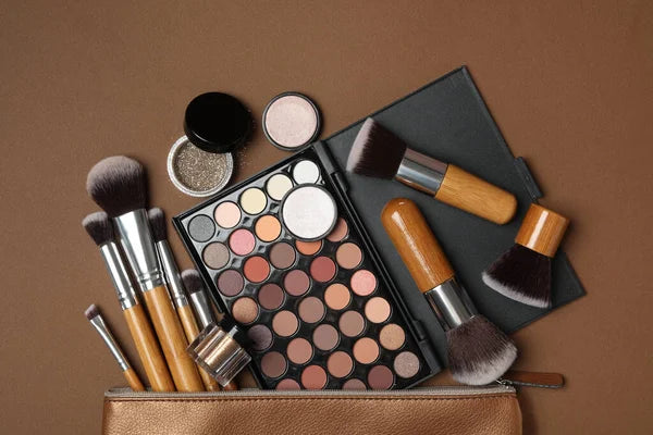 MAKE UP